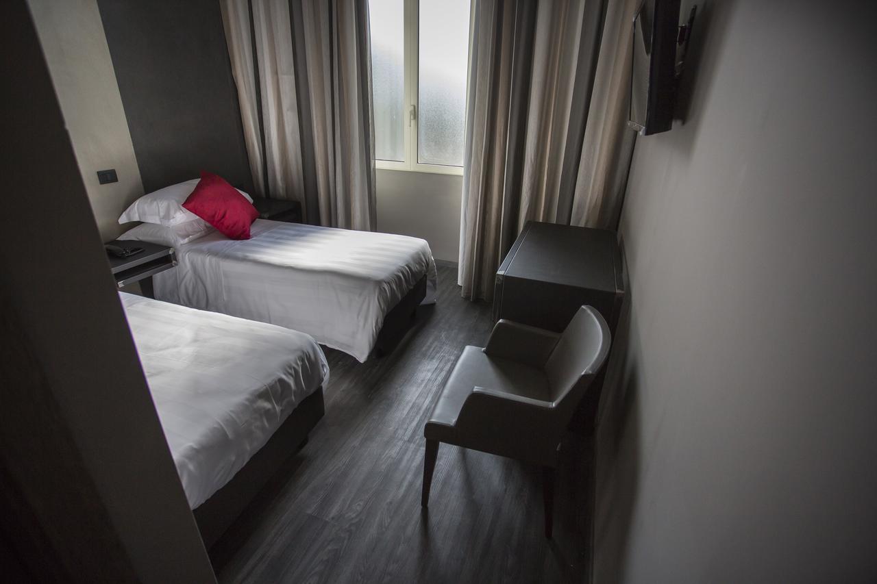 V99 Hotel Róma Kültér fotó