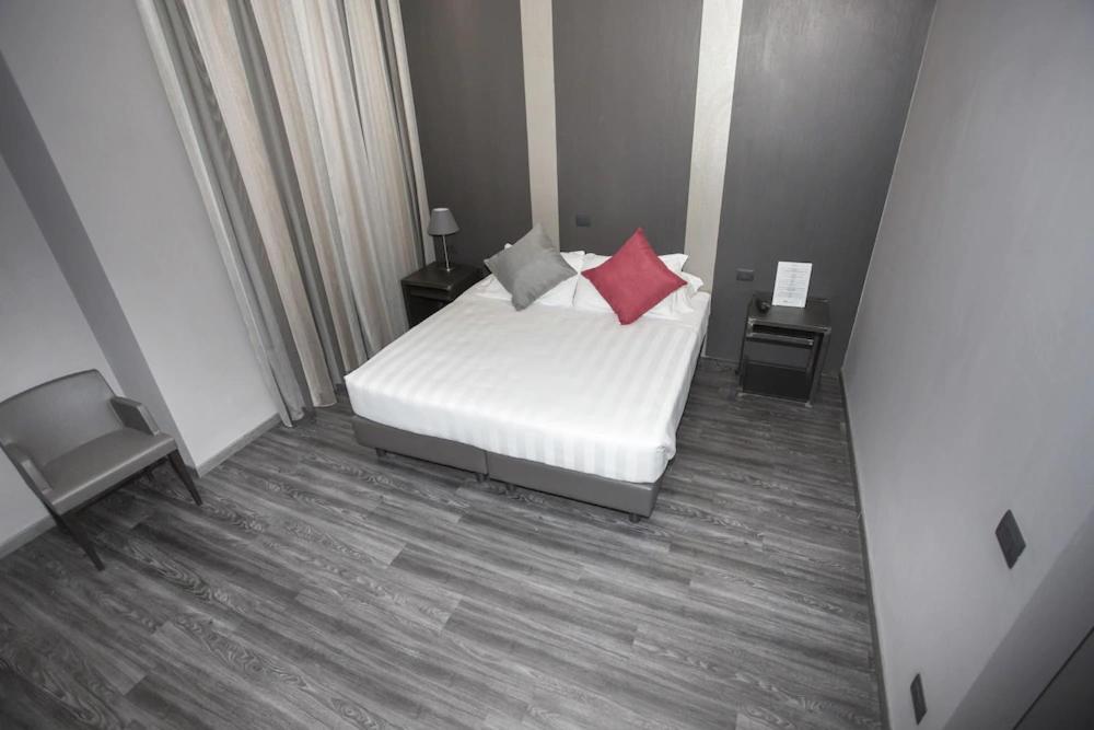 V99 Hotel Róma Kültér fotó