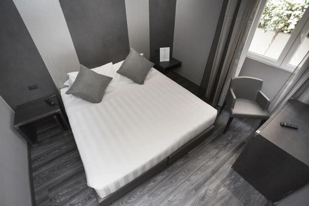 V99 Hotel Róma Kültér fotó
